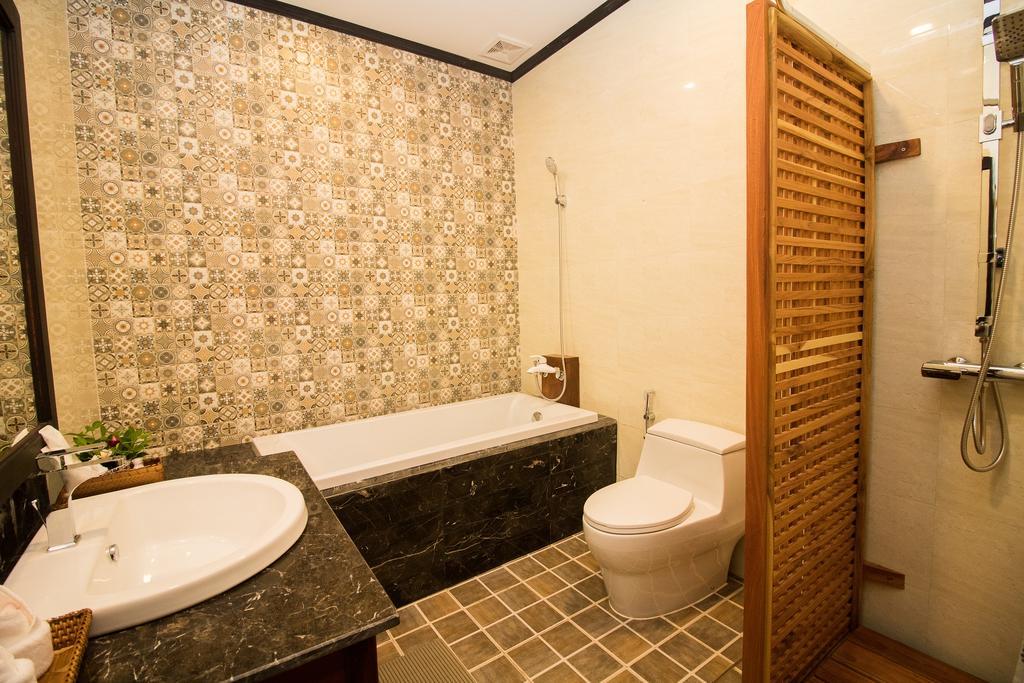 Royal Peacock Boutique Hotel Luang Prabang Exterior photo
